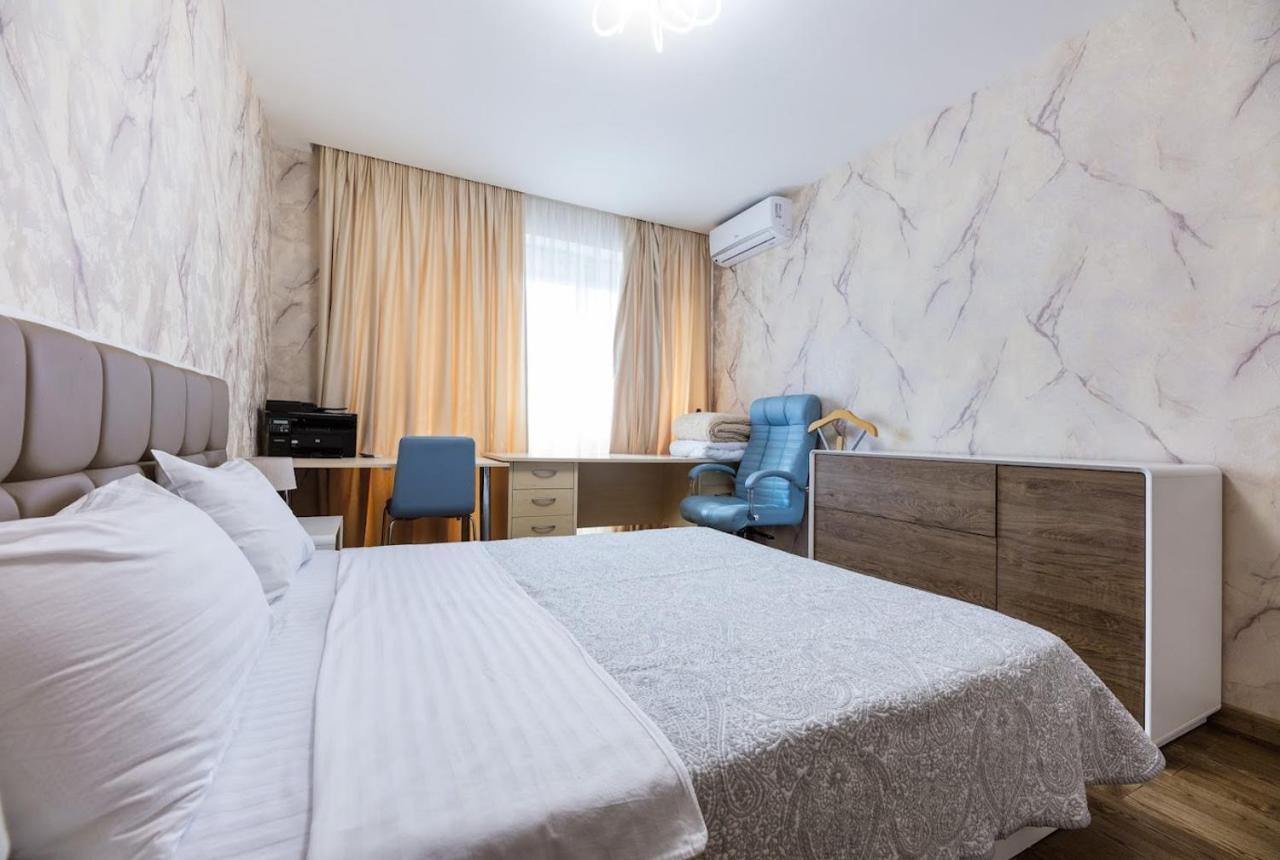 Квартира У Будинку З Власним Бомбосховищем Біля Жд Вокзалу 50 М2 Apartment Kyiv Exterior photo